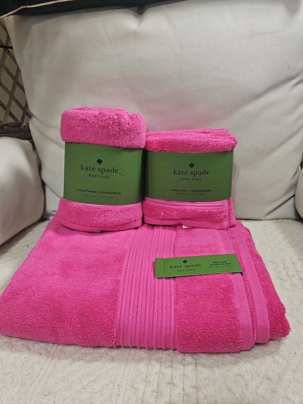 New KATE SPADE Hot Pink  7-Piece Set  1-Bath Towel 2-Hands Towels 4-Wash Cloths